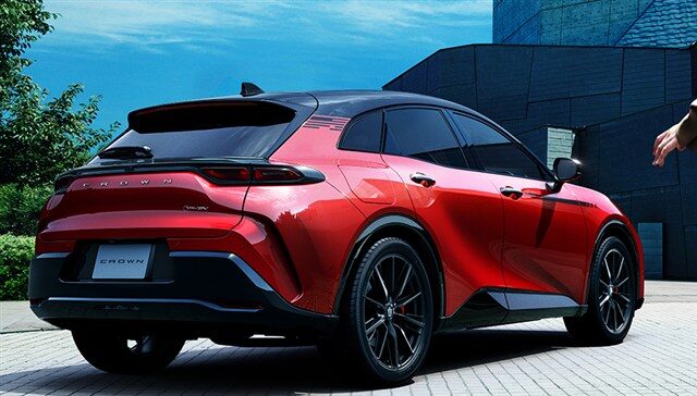 https://toyota.jp/crownsport/
